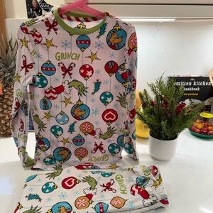 Kids Christmas grinch pajamas
Size 10, more of size 8-10 (60-75 lb kiddo)